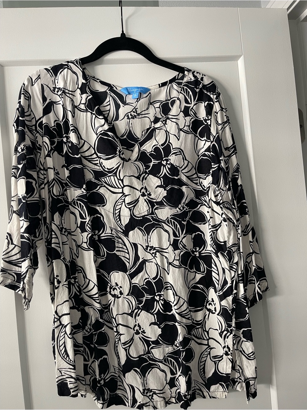 Women's Black & White Floral V-Neck Top